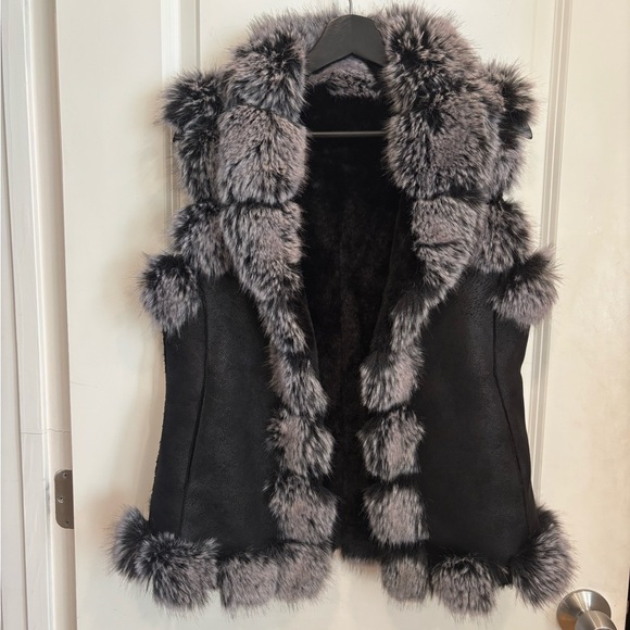 Source Unknown Jackets & Blazers - Luxury Black Shearling like Vest with Gray Fur Trim